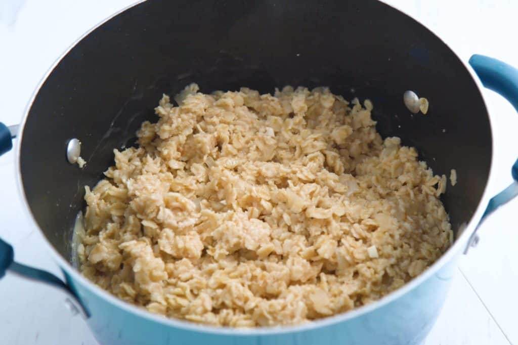 Savory Oatmeal Base Recipe, how to make oatmeal, basic oatmeal recipe, healthy oatmeal, how to cook oatmeal, savory porridge, old fashioned oatmeal, cooking oatmeal, salty oatmeal, garlic porridge