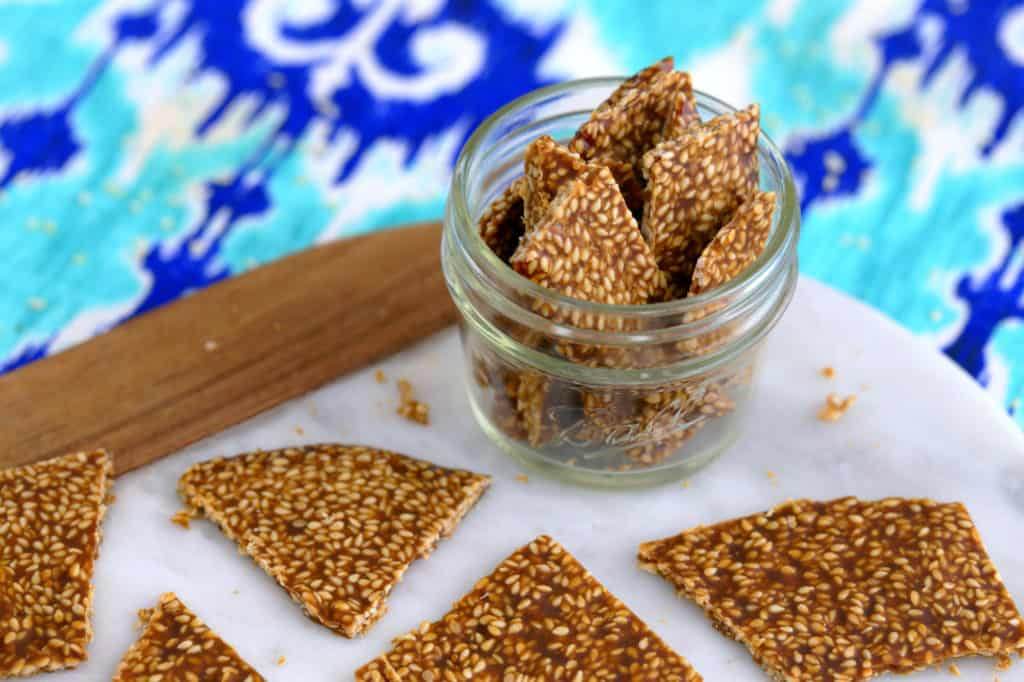 Healthy sesame brittle, sesame seed brittle, thin sesame brittle, sesame seed candy, honey sesame seed candy, healthy candy recipes, easy vegan candy recipes