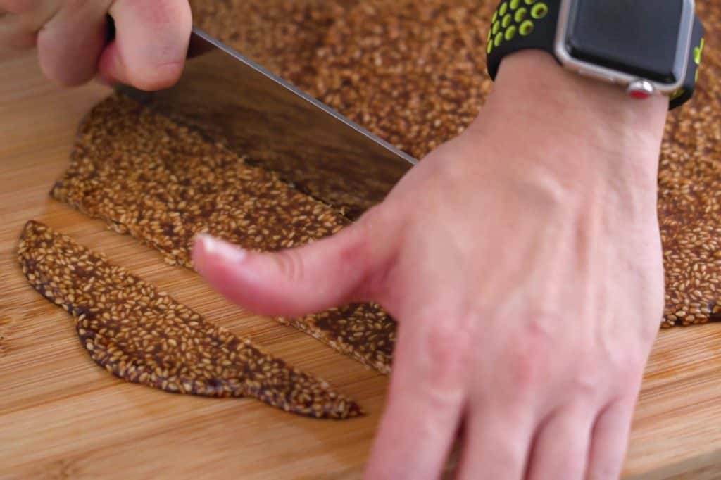 Healthy sesame brittle, sesame seed brittle recipe, sesame seed candy, honey sesame seed candy, healthy brittle recipe, healthy homemade candy recipes, easy vegan candy recipes