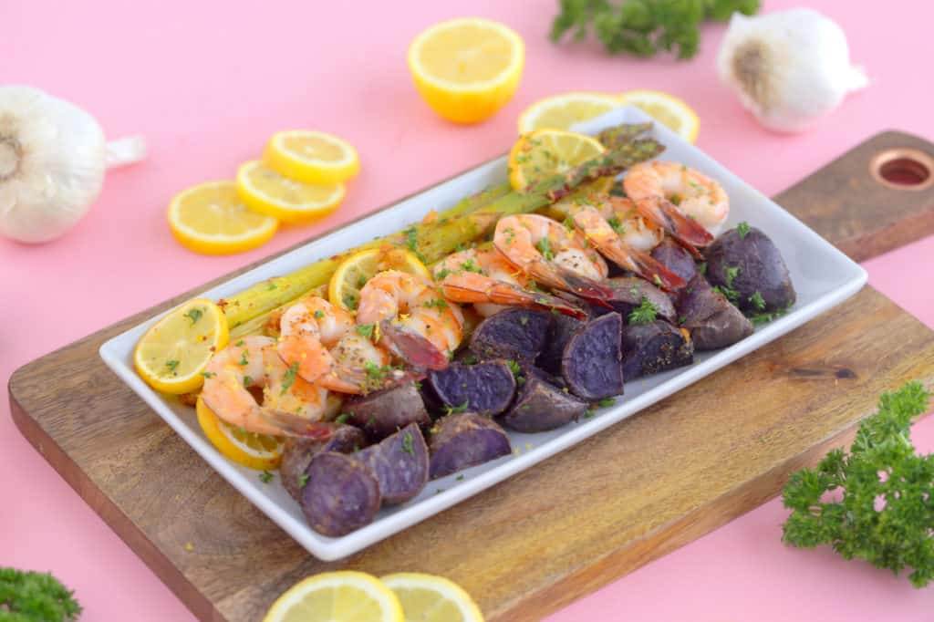 Lemon garlic sheet pan shrimp and asparagus, sheet pan shrimp dinner, healthy dinner ideas, healthy sheet pan dinners, shrimp sheet pan, shrimp and vegetables, easy shrimp dinner recipes, sheet pan suppers