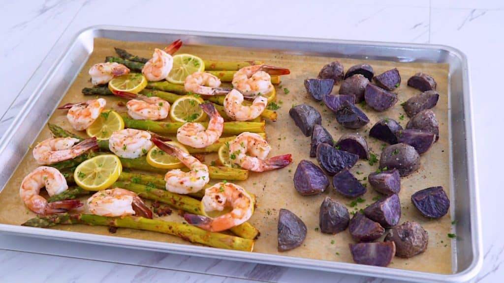 Sheet pan shrimp and asparagus with potatoes, easy oven baked shrimp, healthy sheet pan meals, raw shrimp recipes, easy weeknight meals, lemon garlic shrimp, healthy shrimp dinner, sheet pan shrimp recipes