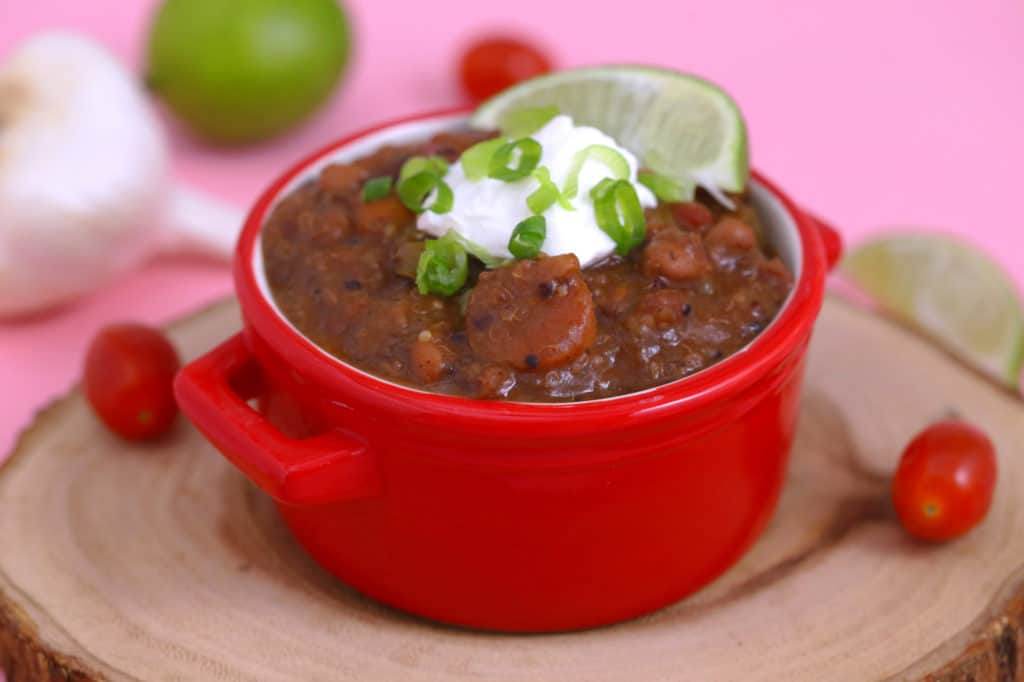 Healthy slow cooker vegetarian chili, vegan chili slow cooker, healthy vegetarian dinner, slow cooker chili with dried beans, crock pot vegetarian chili, easy vegetarian chili recipe, chili recipe slow cooker, vegetarian meal prep recipes, healthy dinner ideas, weekly meal prep