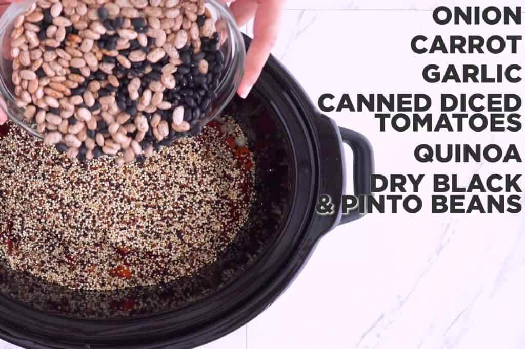 Easy slow cooker vegetarian chili, how to make chili in a slow cooker, vegetarian chili slow cooker, best vegetarian chili, healthy vegetarian dinner recipes, slow cooker bean chili, slow cooker chili with dried beans, vegetarian meal prep ideas, cheap healthy dinners, easy healthy meal prep