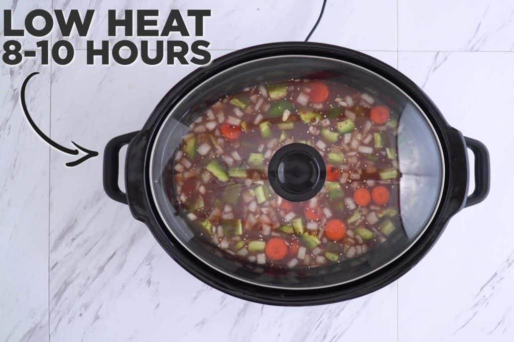 Slow cooker vegetarian chili recipe, easy vegetarian chili, crock pot vegetarian chili, healthy vegetarian dinner recipes, easy vegetarian chili recipe, vegetarian chili recipe crock pot, healthy meal prep recipes, dinner meal prep, vegetarian meals