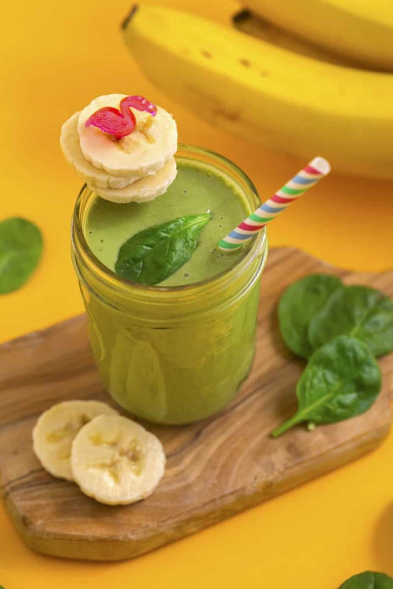 Spinach banana yogurt smoothie