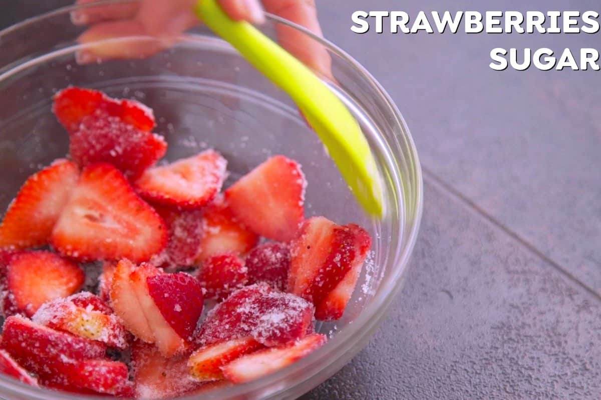 How to Make Strawberry Milk Tea: Coat sliced strawberries in sugar and macerate for 30 minutes.