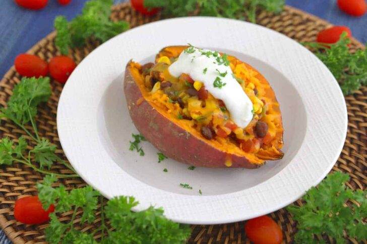 Taco Stuffed Sweet Potatoes, how to cook a sweet potato in the microwave, how to microwave a sweet potato, healthy stuffed sweet potatoes, how to bake a potato in the microwave, stuffed sweet potato recipe vegetarian
