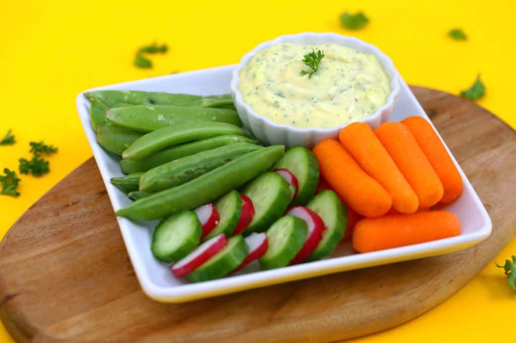 Easy Whole30 Ranch Dip, whole30 dressing, paleo ranch dressing, homemade ranch dip recipe, whole30 mayo, dairy free ranch dressing, keto ranch dressing, diy ranch dressing, healthy snack ideas, road trip snacks, healthy travel snacks