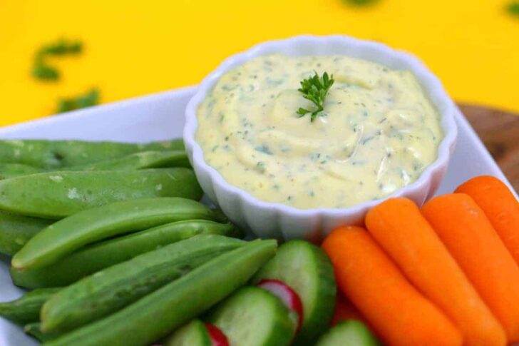 Whole30 Ranch with Homemade Mayo, whole 30 ranch dressing, paleo ranch dip, ranch veggie dip, Whole30 mayo ranch dip, dairy free ranch dressing, how to make whole30 mayo, healthy ranch dressing, keto ranch dip, diy ranch dressing, make ranch dressing with mayo and milk
